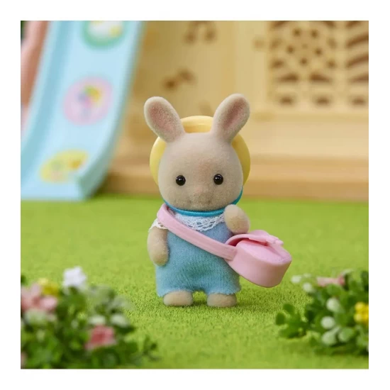 Figurina Sylvanian Families cu accesorii - Bebe Iepuras Milk Figurina Sylvanian Families cu accesorii - Bebe Iepuras Milk