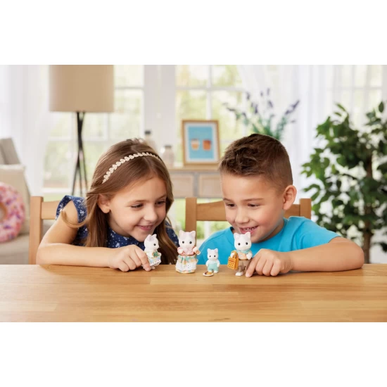 Figurine Sylvanian Families - Familia Pisicutelor Latte