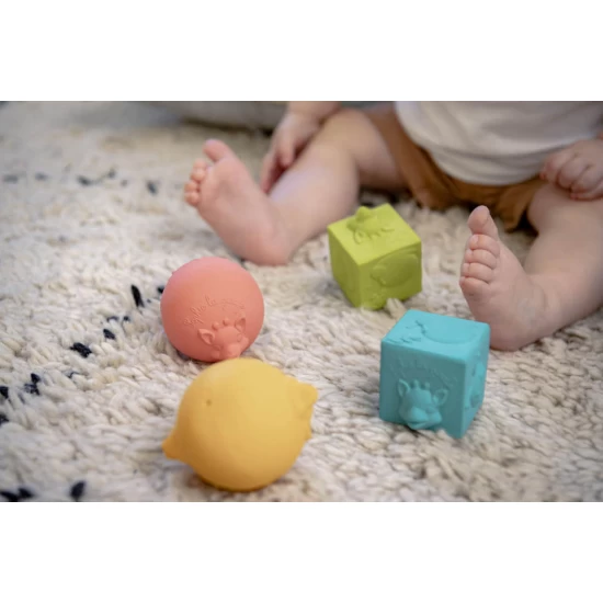 Set 2 mingiute si 2 cuburi Girafa Sophie