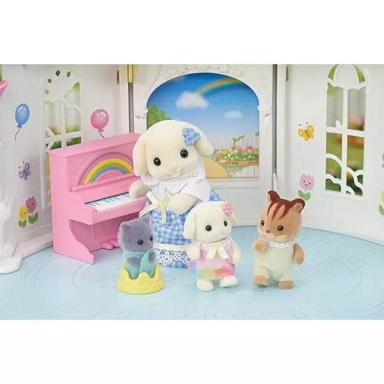 Set Sylvanian Families - Loc de joaca Castel Culori Vesele