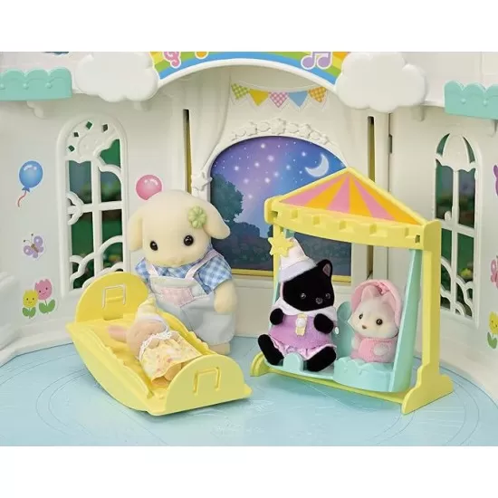 Set Sylvanian Families - Loc de joaca Castel Culori Vesele