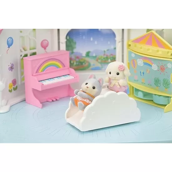 Set Sylvanian Families - Loc de joaca Castel Culori Vesele