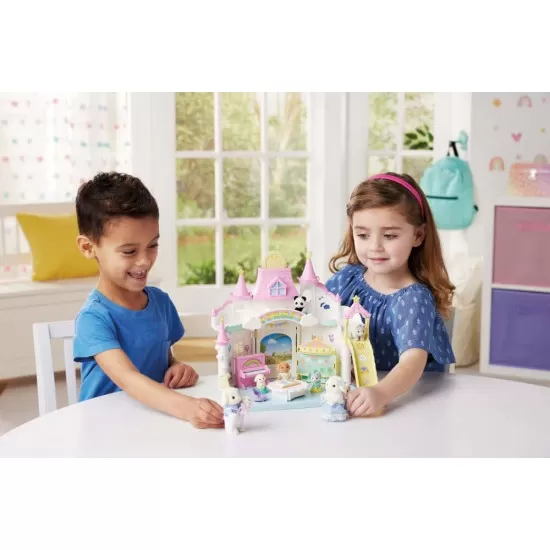 Set Sylvanian Families - Loc de joaca Castel Culori Vesele