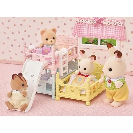 Set de joaca Sylvanian Families - Patuturi supraetajate triple Set de joaca Sylvanian Families - Patuturi supraetajate triple