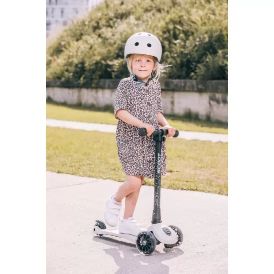 Trotineta copii pliabila cu roti luminoase Scoot and Ride HighwayKick 3 Ash Trotineta copii pliabila cu roti luminoase Scoot and Ride HighwayKick 3 Ash