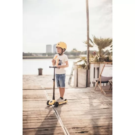 Trotineta copii pliabila cu roti luminoase Scoot & Ride HighwayKick 3 Lemon 3-6 ani Trotineta copii pliabila cu roti luminoase Scoot & Ride HighwayKick 3 Lemon 3-6 ani