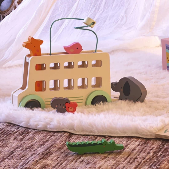 Jucarie indemanare - Autobuzul cu animale