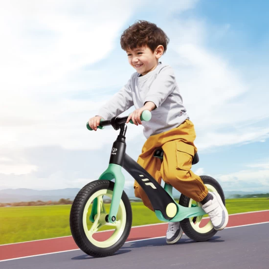 Bicicleta de echilibru pentru copii Hape verde Bicicleta de echilibru pentru copii Hape verde