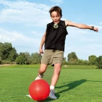 Joc exterior cu minge - Kickbal