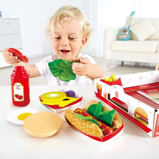 Set de joaca Fast-food din lemn Hape 27 piese Set de joaca Fast-food din lemn Hape 27 piese
