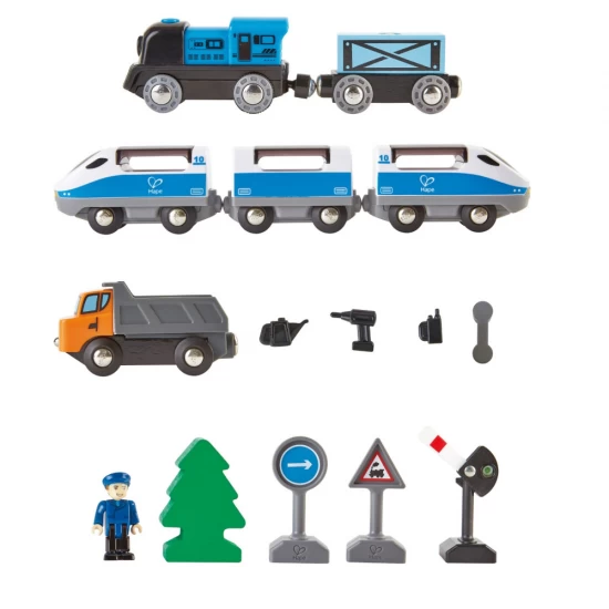 Set trenulet din lemn cu masa de joaca si locomotiva motorizata Hape 70 piese