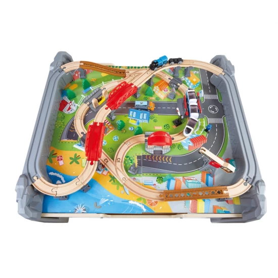 Set trenulet din lemn cu masa de joaca si locomotiva motorizata Hape 70 piese