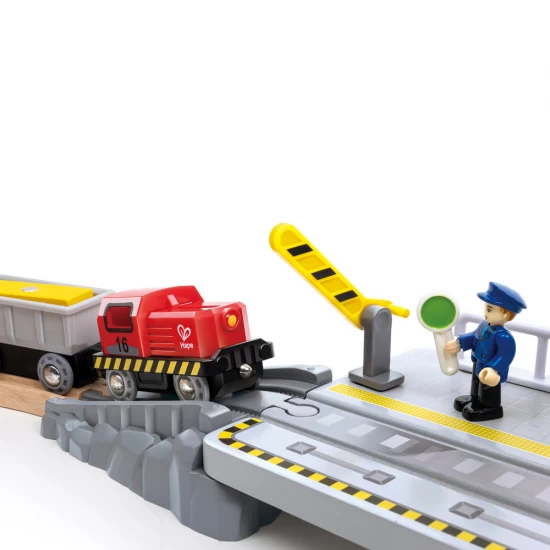 Set de joaca din lemn transport maritim si feroviar Hape 38 piese Set de joaca din lemn transport maritim si feroviar Hape 38 piese
