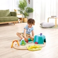 Set trenulet din lemn cu dinozauri Hape 27 piese