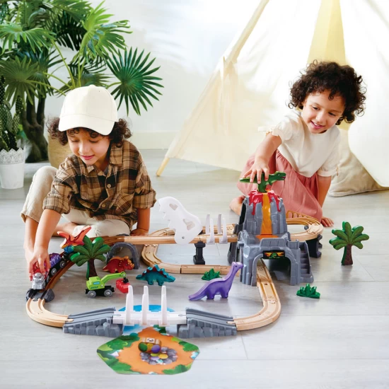 Set de joaca trenulet aventura Dino Hape 61 piese Set de joaca trenulet aventura Dino Hape 61 piese