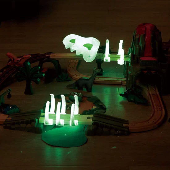 Set de joaca trenulet aventura Dino Hape 61 piese Set de joaca trenulet aventura Dino Hape 61 piese