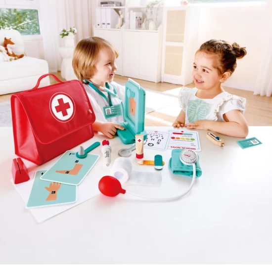 Set de joaca doctor Hape 22 piese cu gentuta