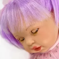Papusa Nines D'Onil Alex Star cu parul mov, ambalata in cutie, cu miros de vanilie, 40 cm
