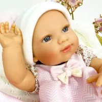 Papusa Nines D'Onil Dou Dou bebelus RN cu hainute roz, jucarie si miros de vanilie 37 cm