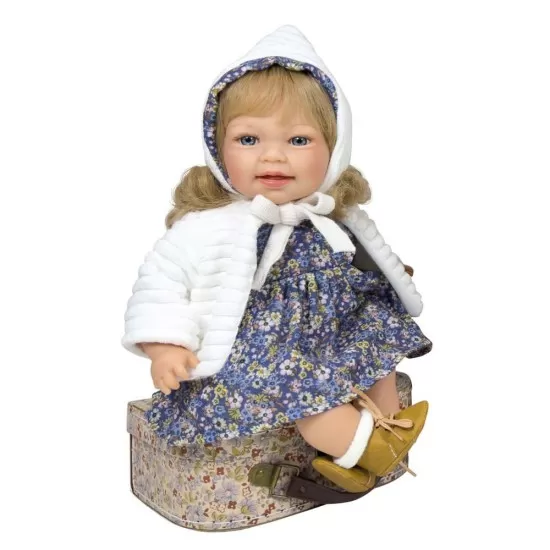 Papusa Nines D'Onil Little Susi cu sunete, parul blond, palton alb si miros de vanilie 40 cm Papusa Nines D'Onil Little Susi cu sunete, parul blond, palton alb si miros de vanilie 40 cm