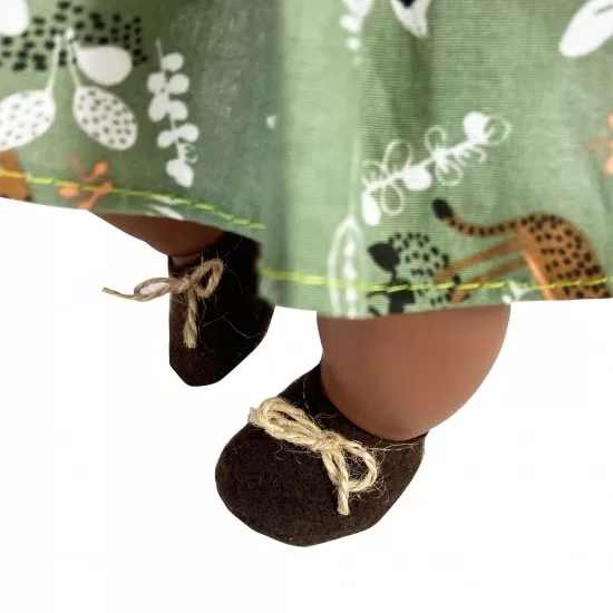 Papusa Nines D'Onil Maria Afro cu bebelus si miros de vanilie 45 cm Papusa Nines D'Onil Maria Afro cu bebelus si miros de vanilie 45 cm