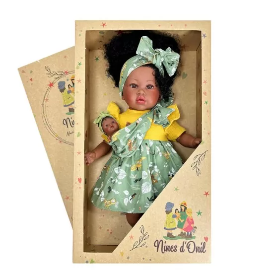 Papusa Nines D'Onil Maria Afro cu sunete, bebelus, rochie verde si miros de vanilie 45 cm Papusa Nines D'Onil Maria Afro cu sunete, bebelus, rochie verde si miros de vanilie 45 cm