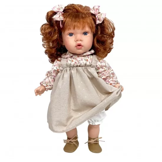Papusa Nines D'Onil Susette Liberty cu parul roscat, fundite si cu miros de vanilie 45 cm Papusa Nines D'Onil Susette Liberty cu parul roscat, fundite si cu miros de vanilie 45 cm