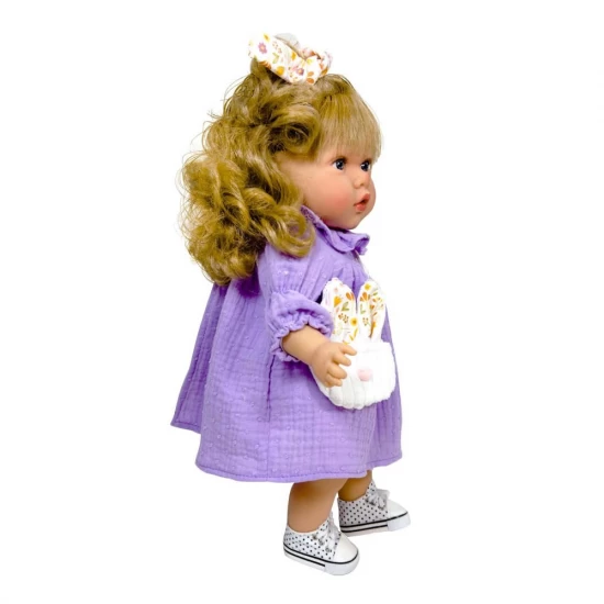 Papusa Nines D'Onil Susette Plumeti cu parul blond, sunete, rochie mov si miros de vanilie, 45 cm Papusa Nines D'Onil Susette Plumeti cu parul blond, sunete, rochie mov si miros de vanilie, 45 cm