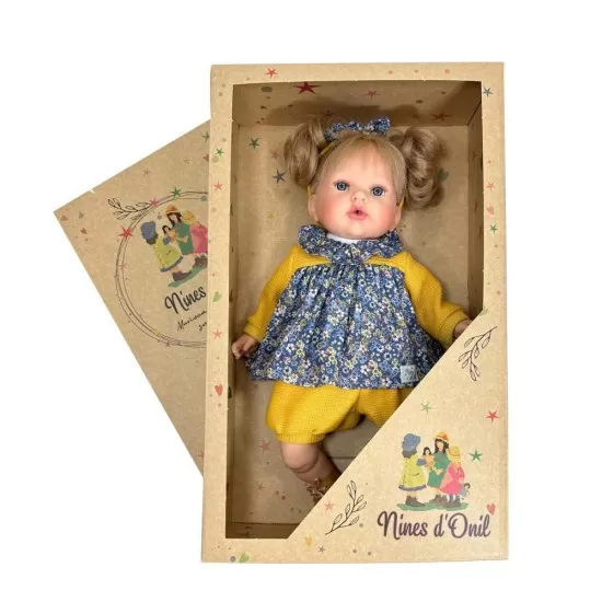 Papusa Nines D'Onil Tita cu sunete, parul blond, rochie albastra si miros de vanilie 45 cm Papusa Nines D'Onil Tita cu sunete, parul blond, rochie albastra si miros de vanilie 45 cm