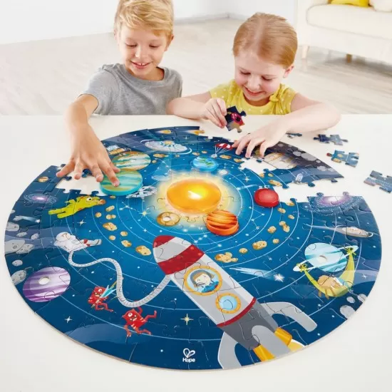 Puzzle Sistemul Solar pentru copii, cu led si planete din lemn 102 piese Hape Puzzle Sistemul Solar pentru copii, cu led si planete din lemn 102 piese Hape
