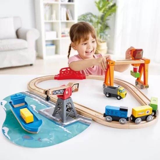 Set de joaca circuit din lemn - Port cu trenuri, vapoare si camioane Set de joaca circuit din lemn - Port cu trenuri, vapoare si camioane