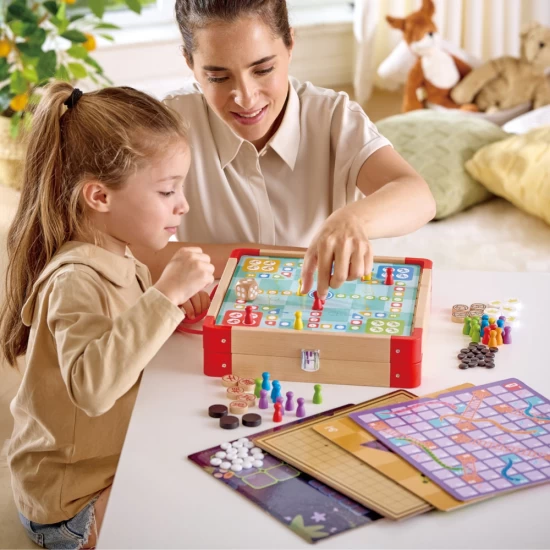 Set 22 jocuri clasice in cutie depozitare Hape