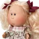 Papusa Nines D'Onil Mia cu parul blond, funde rosii, articulatii si miros de vanilie 30 cm Papusa Nines D'Onil Mia cu parul blond, funde rosii, articulatii si miros de vanilie 30 cm